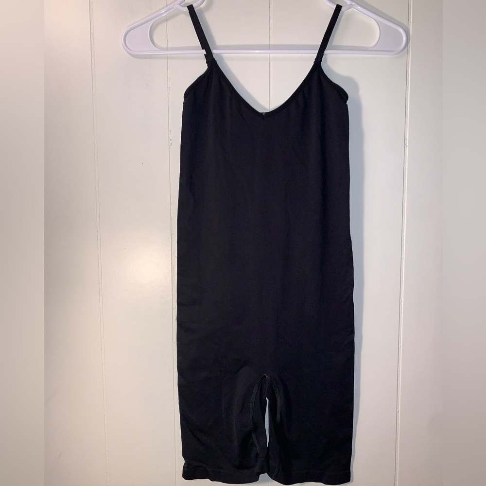 - The group -Babaton Black aerial seamless shapewear, leotard